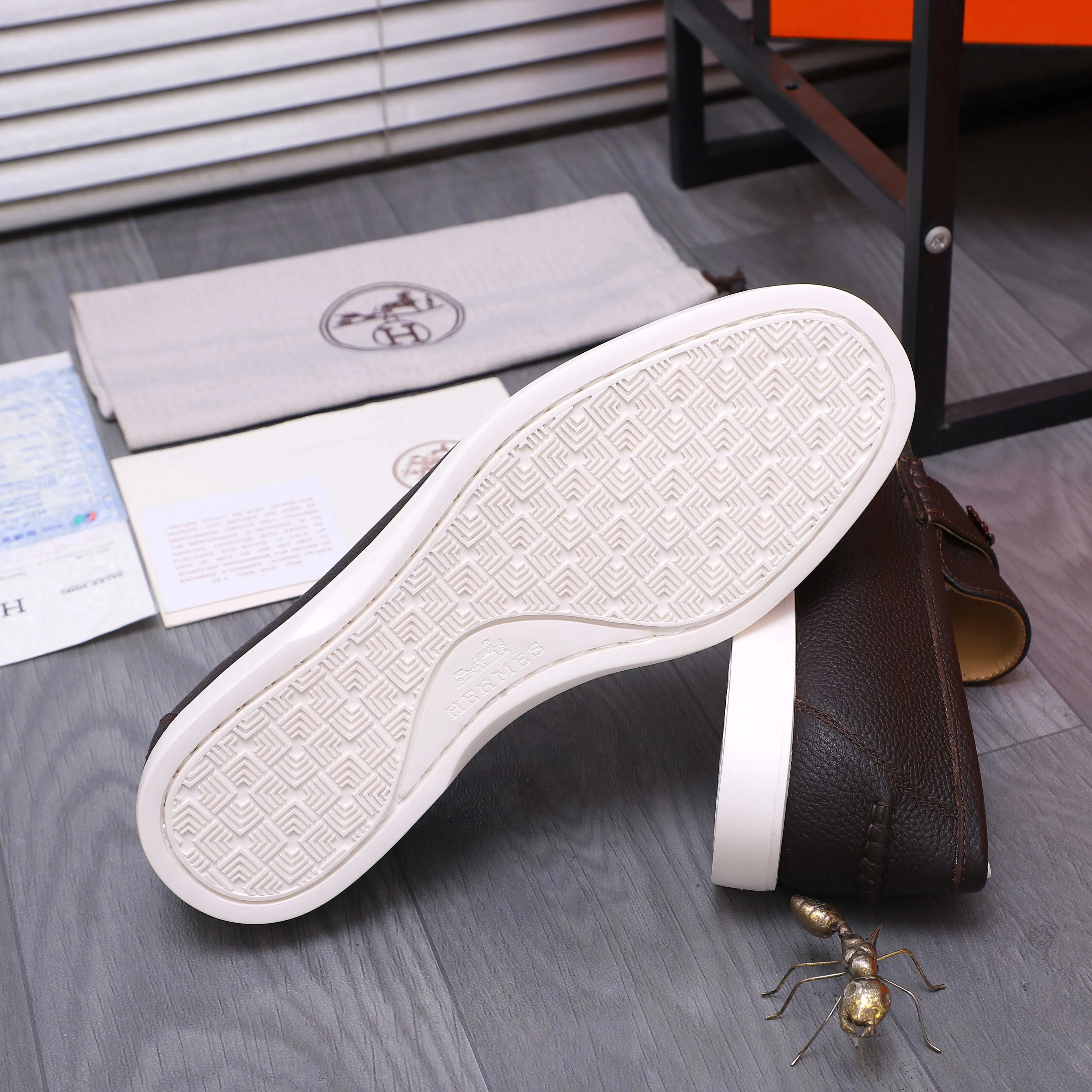 Men's shoes 💰p560 Product trademark: HERMES "Hermes" casual slip-on men's shoes. Regular size: 38-46 (45.46 is custom-made and non-returnable) Product materials: Selected pebbled cowhide upper, cowhide lining, original foam rubber ultra-light sole